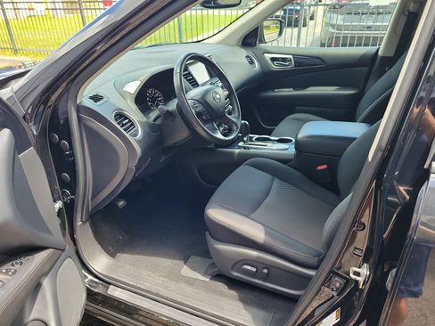 Used 2019 Nissan Pathfinder SV FWD image 11