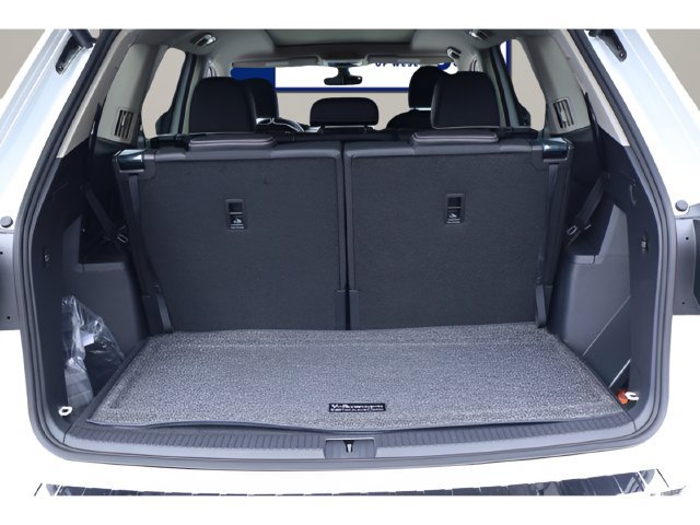 Certified 2026 Volkswagen Atlas SEL Premium R-Line AWD/4WD image 17