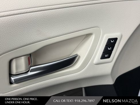 Used 2024 Toyota Sienna Platinum FWD image 20