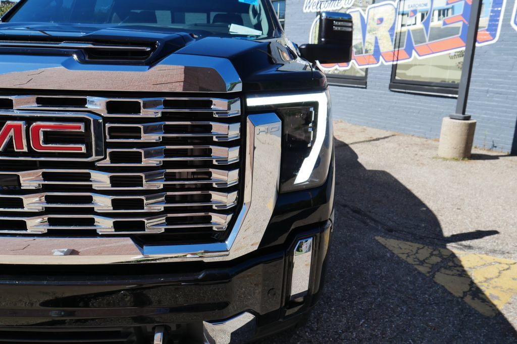 Used 2024 GMC Sierra 3500 Denali w/ Denali Reserve Package AWD/4WD image 3
