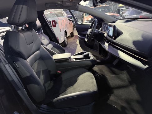 Used 2024 Nissan Ariya FWD image 22