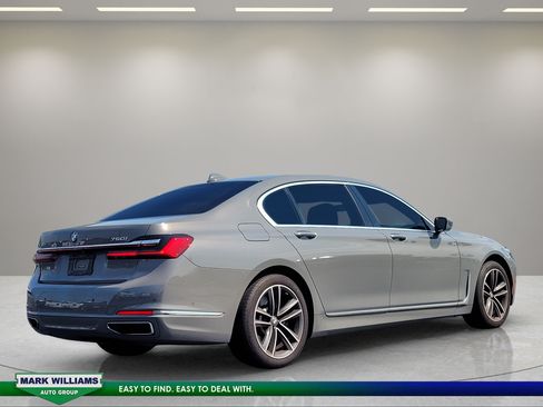 Used 2022 BMW 750i xDrive w/ Executive Package AWD/4WD image 4