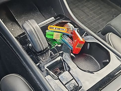 Used 2020 Volvo XC40 T5 R-Design w/ Protection Package Premier image 6