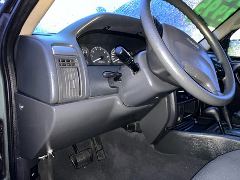 Used 2004 Jeep Grand Cherokee Laredo w/ Convenience Group image 30