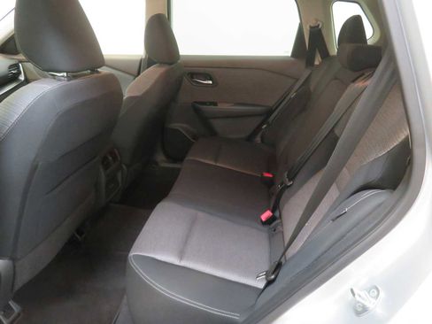 Certified 2022 Nissan Rogue SV image 17