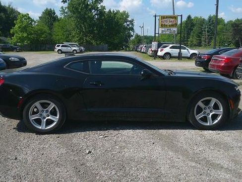 Used 2017 Chevrolet Camaro LT RWD image 3