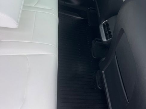 Used 2022 Tesla Model Y Long Range AWD/4WD image 16