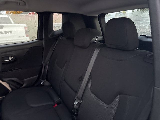 Used 2017 Jeep Renegade Latitude w/ Popular Equipment Group AWD/4WD image 21