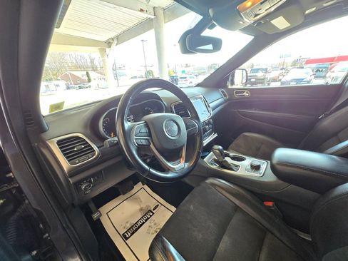 Used 2020 Jeep Grand Cherokee Altitude image 13