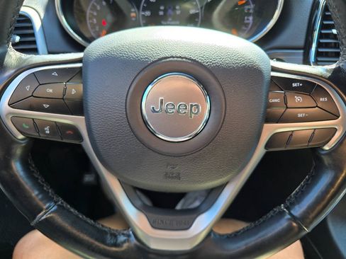 Used 2021 Jeep Grand Cherokee Laredo X AWD/4WD image 18