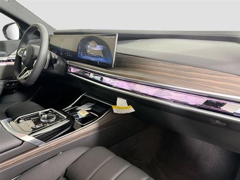 New 2026 BMW 750e xDrive AWD/4WD image 29