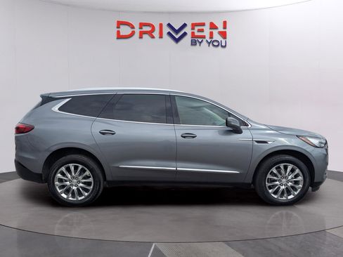 Used 2021 Buick Enclave Essence image 6