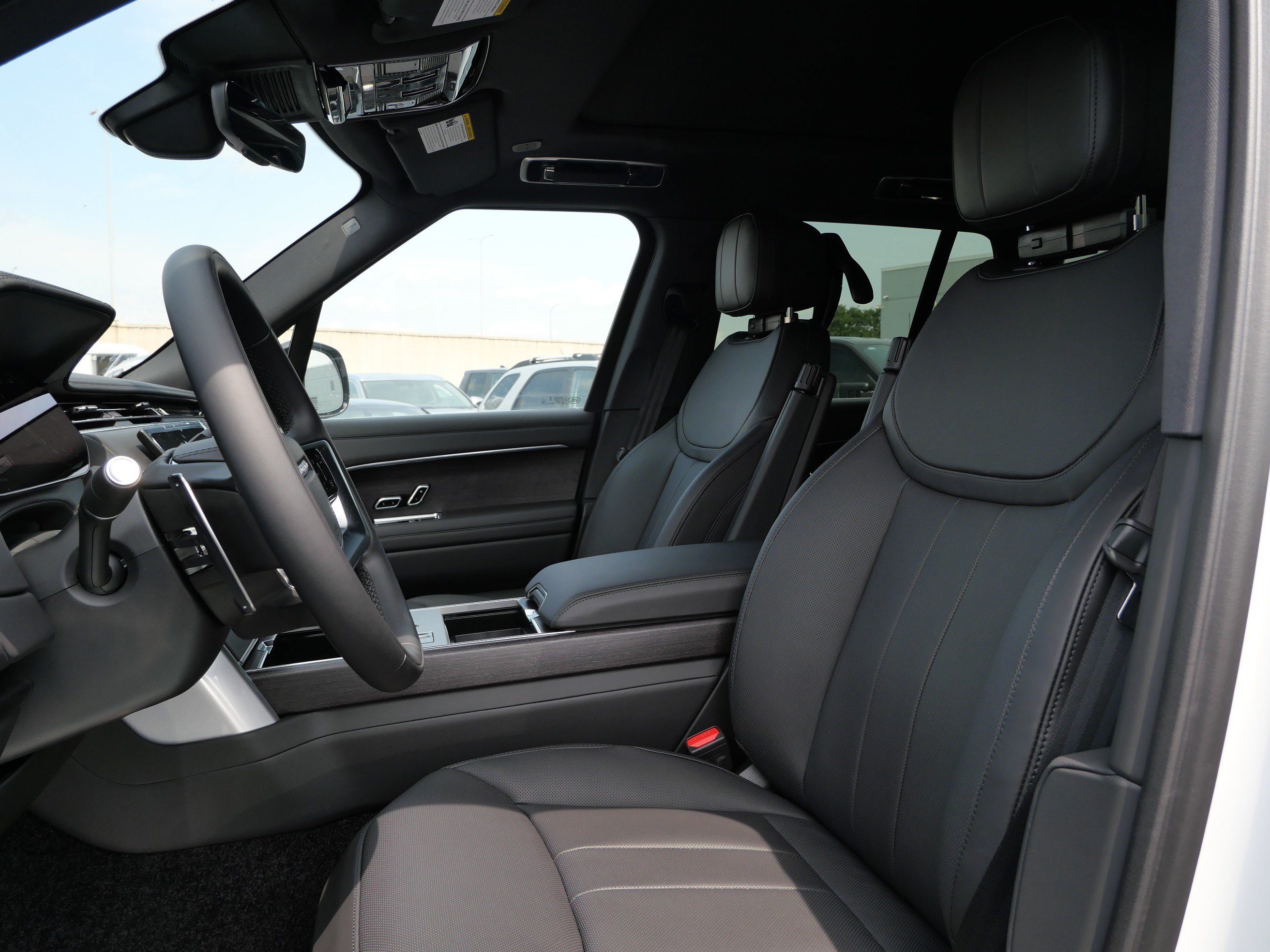 New 2026 Land Rover Range Rover SE AWD/4WD image 3