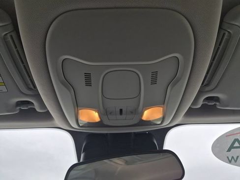 Used 2015 Jeep Renegade Latitude w/ Popular Equipment Group AWD/4WD image 27