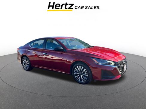 Used 2024 Nissan Altima 2.5 SV image 1