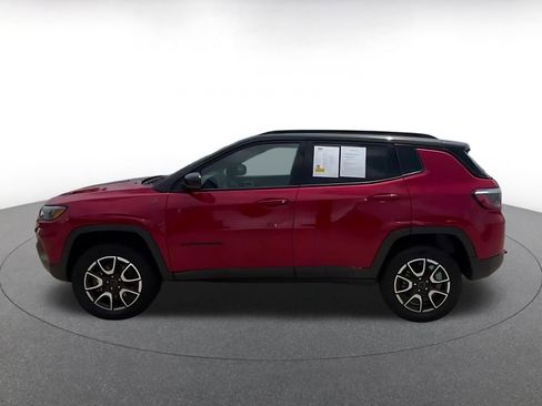 Used 2025 Jeep Compass Trailhawk AWD/4WD image 8