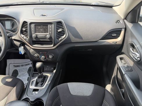 Used 2016 Jeep Cherokee Sport FWD image 17