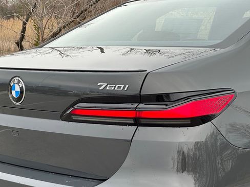Used 2025 BMW 760i xDrive image 8