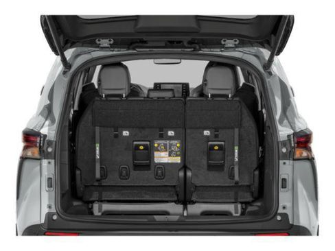 Certified 2023 Toyota Sienna XLE Woodland Edition AWD/4WD image 11