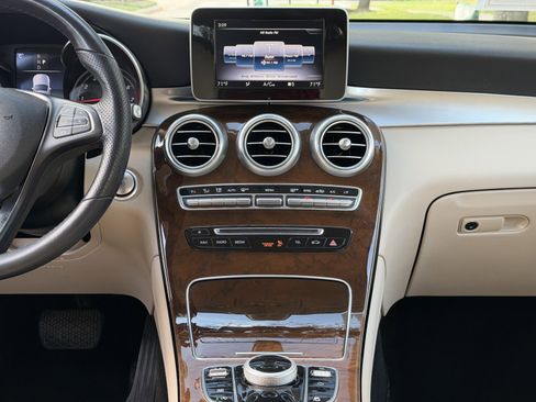 Certified 2019 Mercedes-Benz GLC 300 GLC 300 image 4