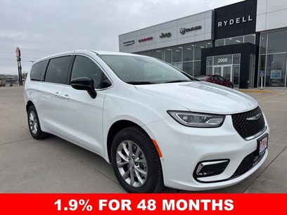 New 2026 Chrysler Pacifica Select