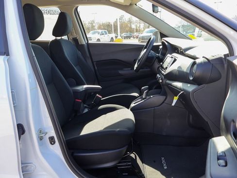 Certified 2025 Nissan Kicks Play S image 8