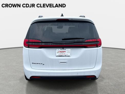 New 2026 Chrysler Pacifica Select image 5