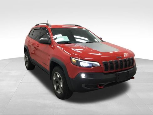 Used 2019 Jeep Cherokee Trailhawk w/ Comfort/Convenience Group AWD/4WD image 3