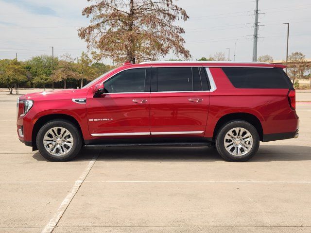 Used 2023 GMC Yukon XL Denali AWD/4WD image 4