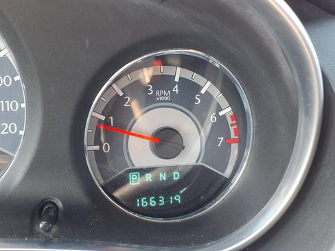 Used 2011 Chrysler 200 Limited FWD image 19