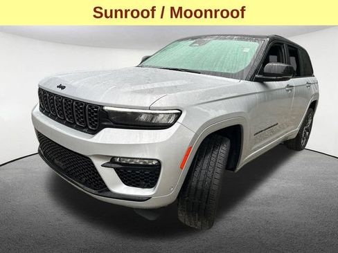 Used 2025 Jeep Grand Cherokee Summit w/ Obsidian Package AWD/4WD image 5