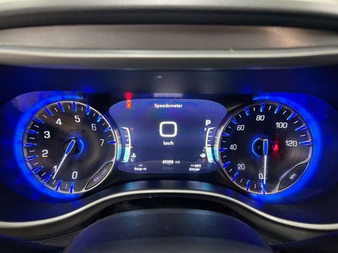 Used 2025 Chrysler Pacifica Select FWD image 12