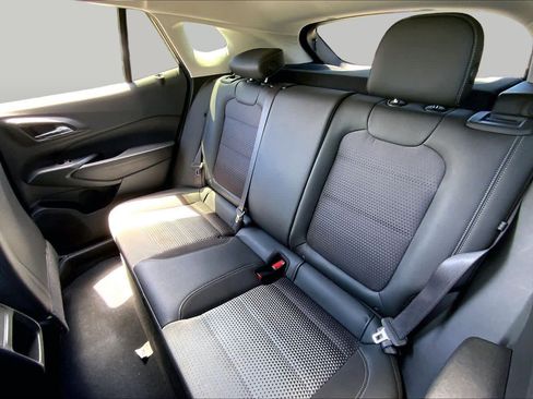 Used 2025 Chevrolet Trax LT FWD image 20