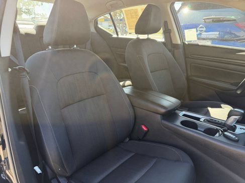Used 2025 Nissan Altima 2.5 SV FWD image 36