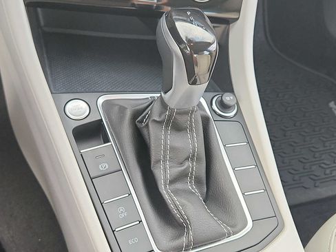 Used 2024 Volkswagen Jetta SE FWD image 14