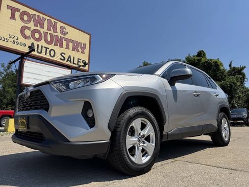 Used 2020 Toyota RAV4 XLE FWD image 1