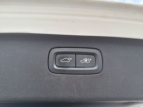 Used 2020 Volvo XC90 T5 Momentum w/ Protection Package Premier image 30