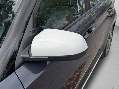 Used 2023 Hyundai Venue Limited image 15