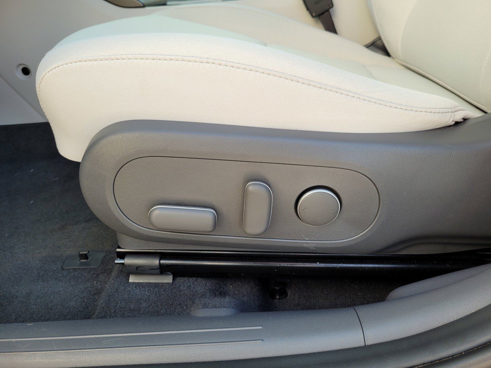 Used 2024 Hyundai Kona SEL FWD image 12