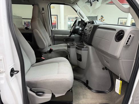Used 2014 Ford E-350 and Econoline 350 XLT RWD image 14