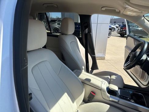 Used 2021 Mercedes-Benz GLB 250 4MATIC image 35