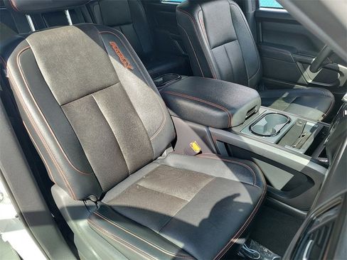 Used 2023 Nissan Titan PRO-4X w/ Pro-4x Convenience Package image 20