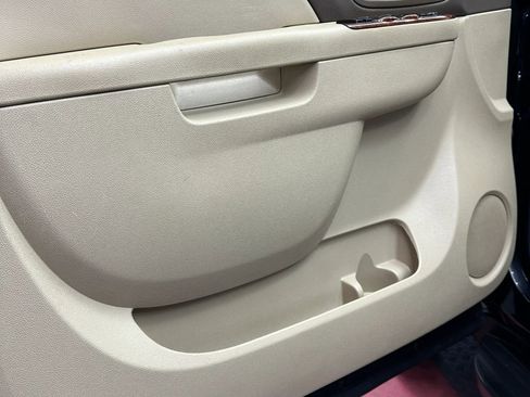 Used 2011 Chevrolet Avalanche LTZ image 10