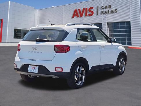 Used 2025 Hyundai Venue SEL FWD image 6
