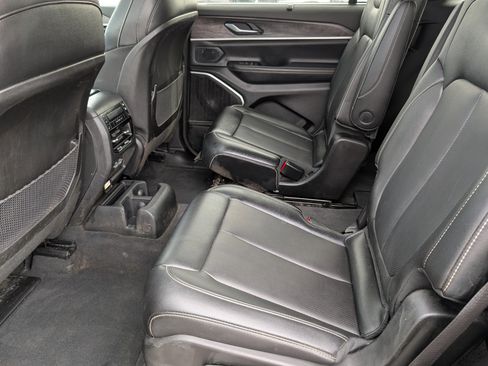 Used 2024 Jeep Grand Cherokee L Limited w/ Luxury Tech Group II image 9