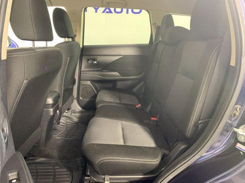 Used 2018 Mitsubishi Outlander ES image 32