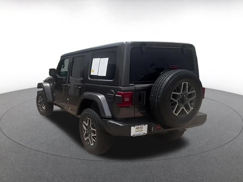 Used 2025 Jeep Wrangler Unlimited Sahara AWD/4WD image 8