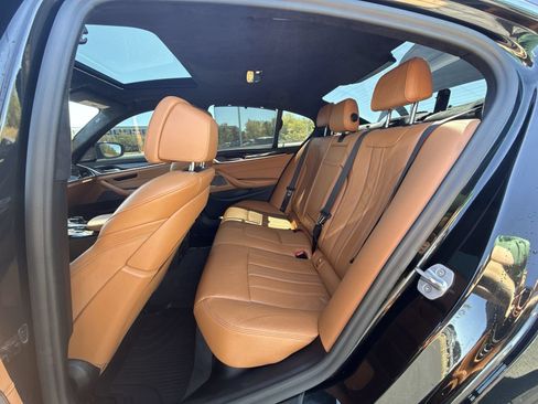 Used 2021 BMW M550i xDrive w/ Dynamic Handling Package AWD/4WD image 25