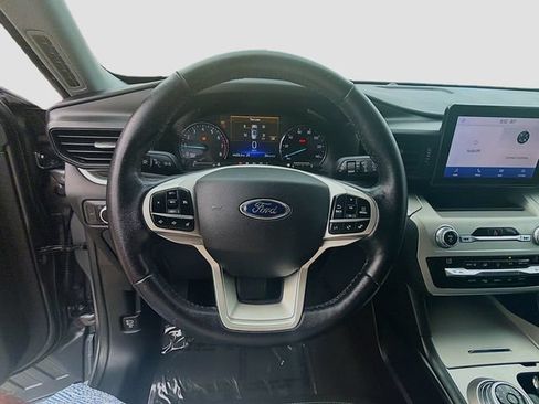 Used 2021 Ford Explorer XLT RWD image 8
