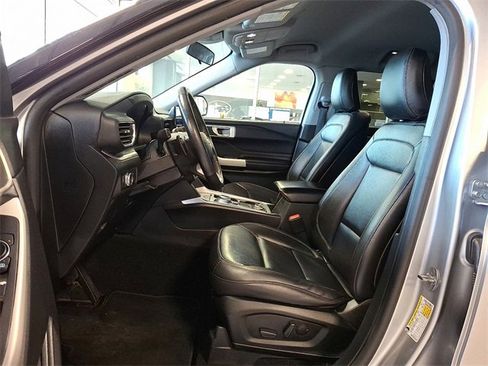 Used 2020 Ford Explorer XLT w/ Equipment Group 202A image 13